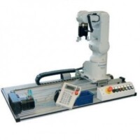 Stacja z robotem przemysłowym