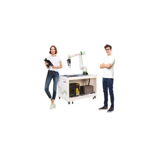 Stanowisko dydaktyczne FANUC CRX Studenci przy stanowisku dydaktycznym FANUC CRX
